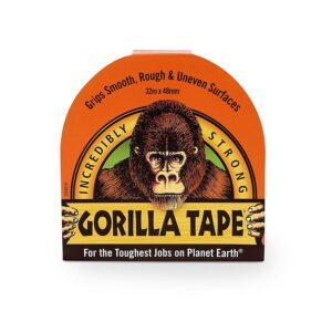 Lepilni trak GORILLA TAPE 48mm x 32m sodi med najmočnejše lepilne trakove na tržišču. Odporen na vodi, UV žarke, vremenske vplive in obrabo. Sestavjen iz dveh slojev lepila in poroznega veziva, zato je zelo primeren tudi za uporabo na hrapavih površinah kot so kamen, les in beton. Področja uporabe: kovine, steklo, lak, porcelan, les, kovine, opeka, kamen, itd.