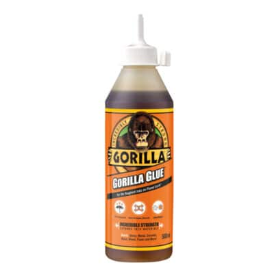 Lepilo Gorilla Glue - 500ml Univerzalno enokomponentno poliuretansko lepilo, ki omogoča vodotesno lepljenje na zunanjih in notranjih površinah. Namenjen uporabi na vseh lesenih površinah oz. kombinacijah z lesom, tudi na globinsko impregniranem lesu.