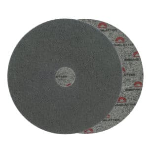 Polirni disk Eiseblätter MAGNUM® UNITIZED - izdelan iz komprimiranih plasti flisa z visoko vsebnostjo brusnih zrn. Gladi in ustvarja "mehke prehode". Idealen za obdelavo varov na ceveh.